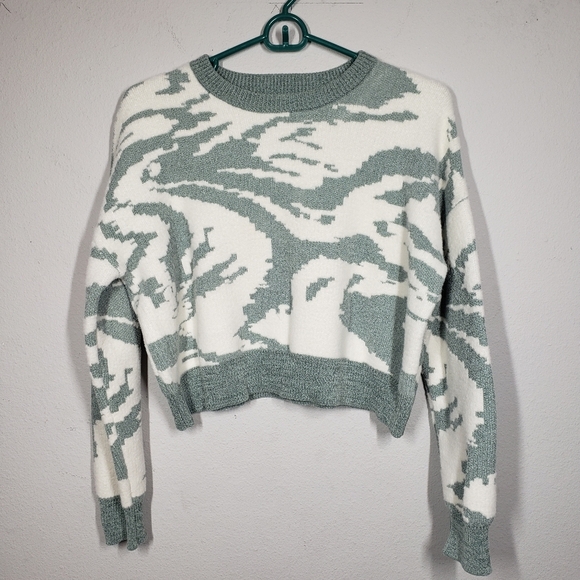 William Rast Green and White Cropped Crewneck Sweater Size Medium - Picture 1 of 7
